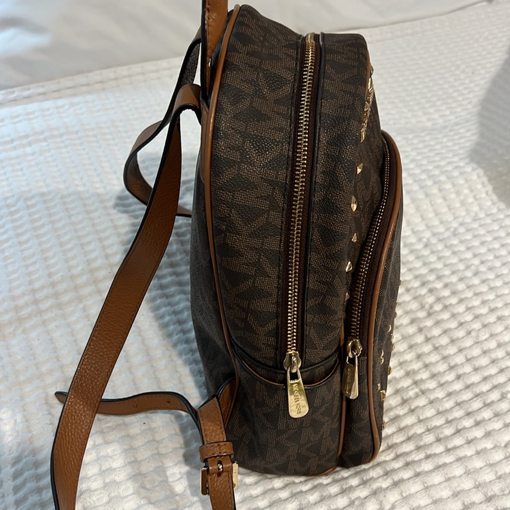 🛍️ Michael Kors Backpack - Picture 4 of 13